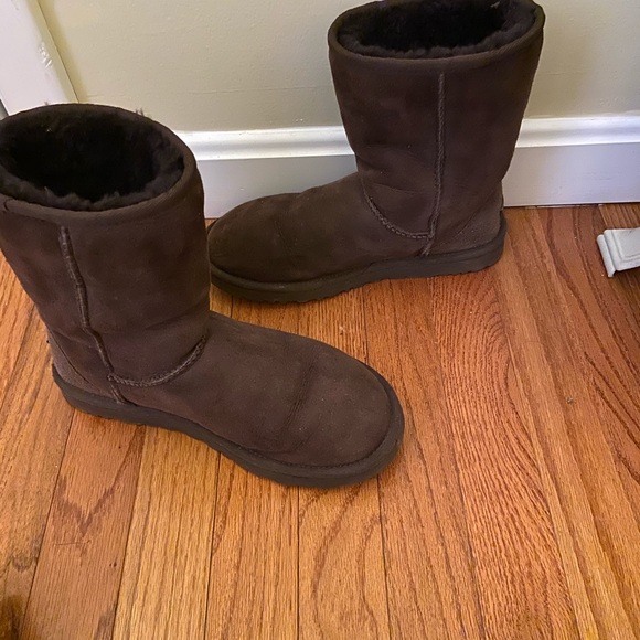 UGGS - Picture 2 of 5